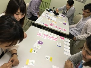 神奈川大学の3年生が就カツを体験中